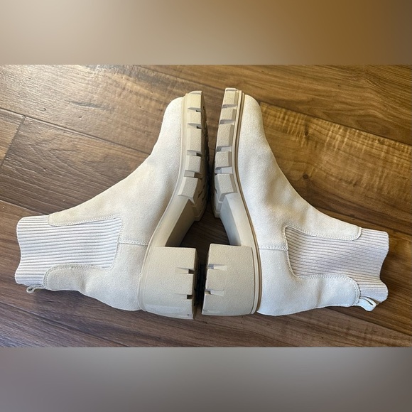 Steve Madden Women's Hayle Ankle Booties beige size 9.5 modern. - Picture 3 of 6